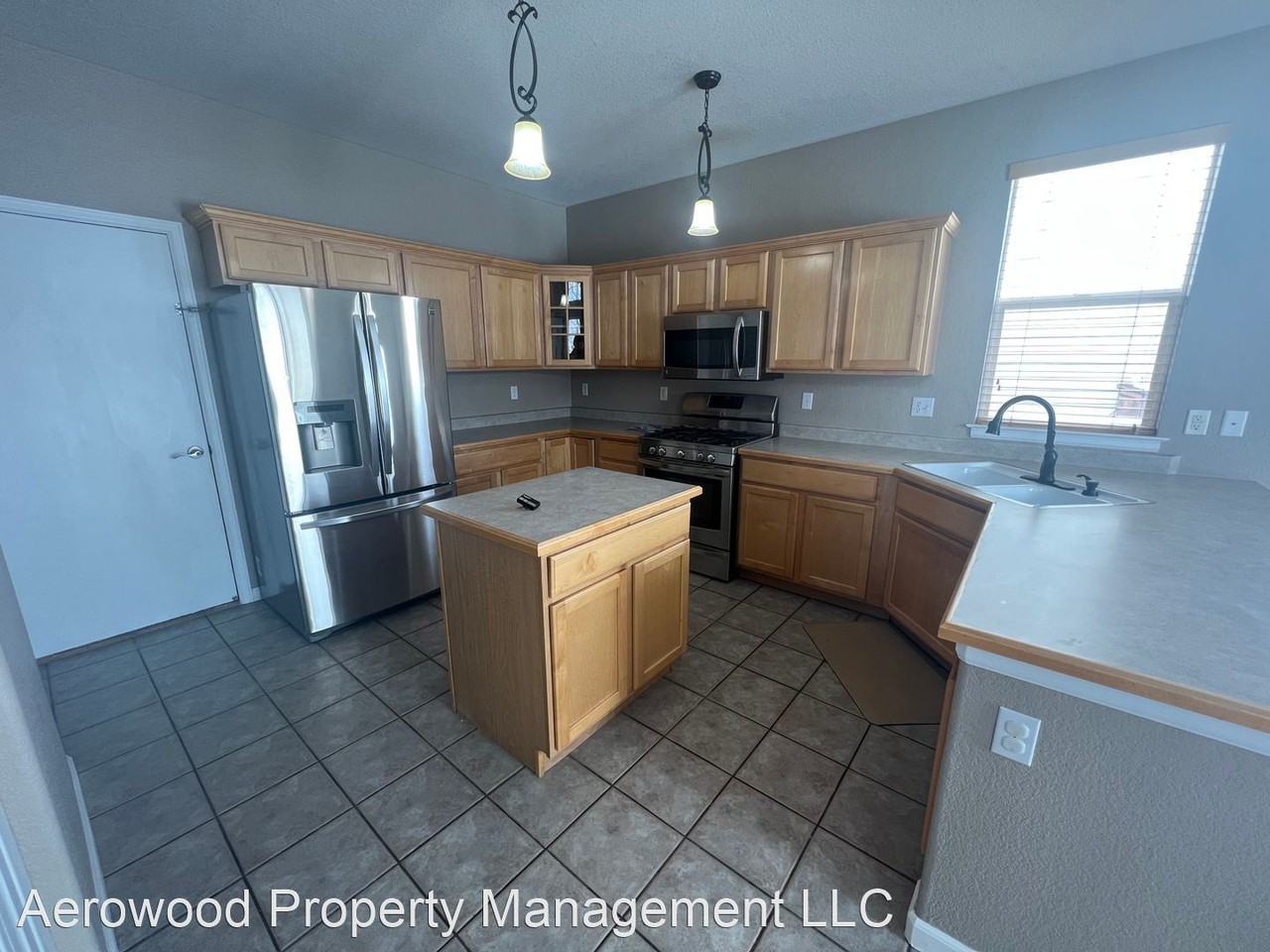 3907 Aldenbridge Cir - Photo 3 of 8