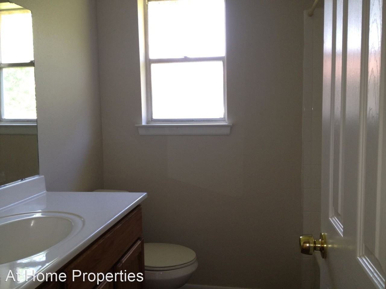 1605 Cloverdale Ct - Photo 2 of 8
