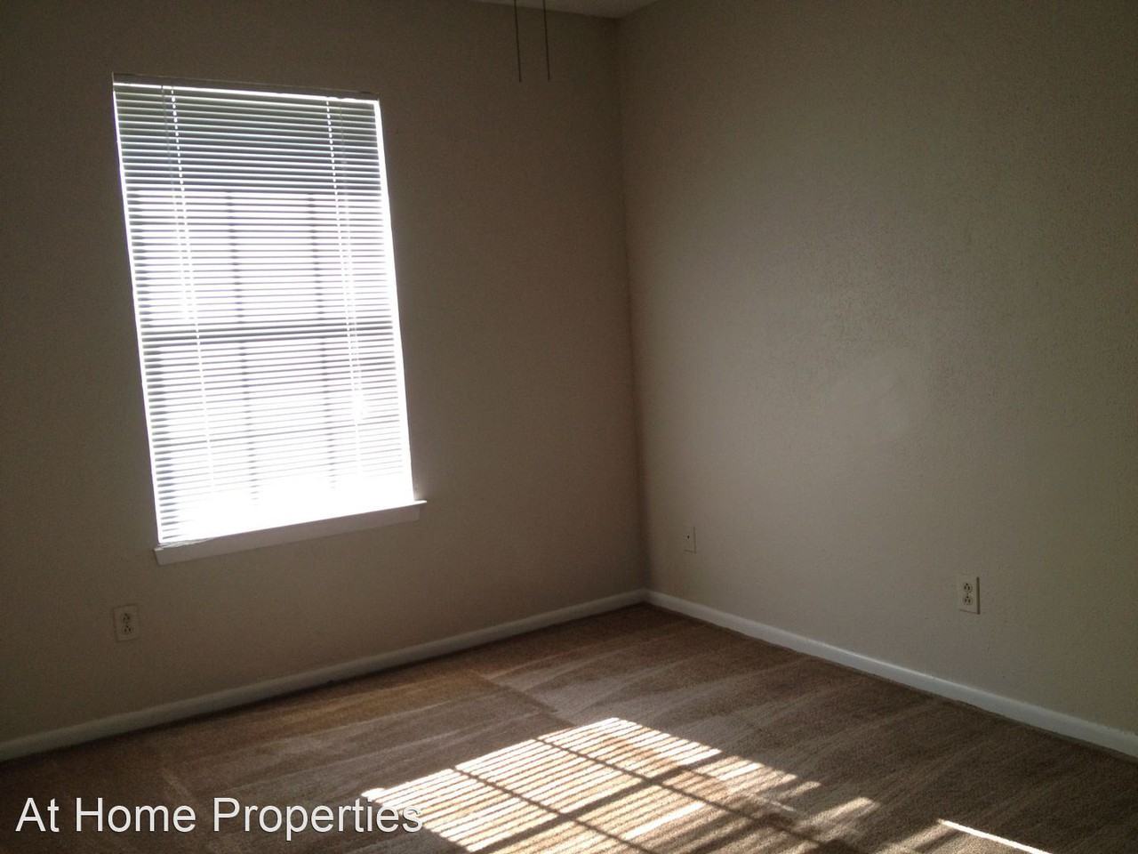 1605 Cloverdale Ct - Photo 3 of 8