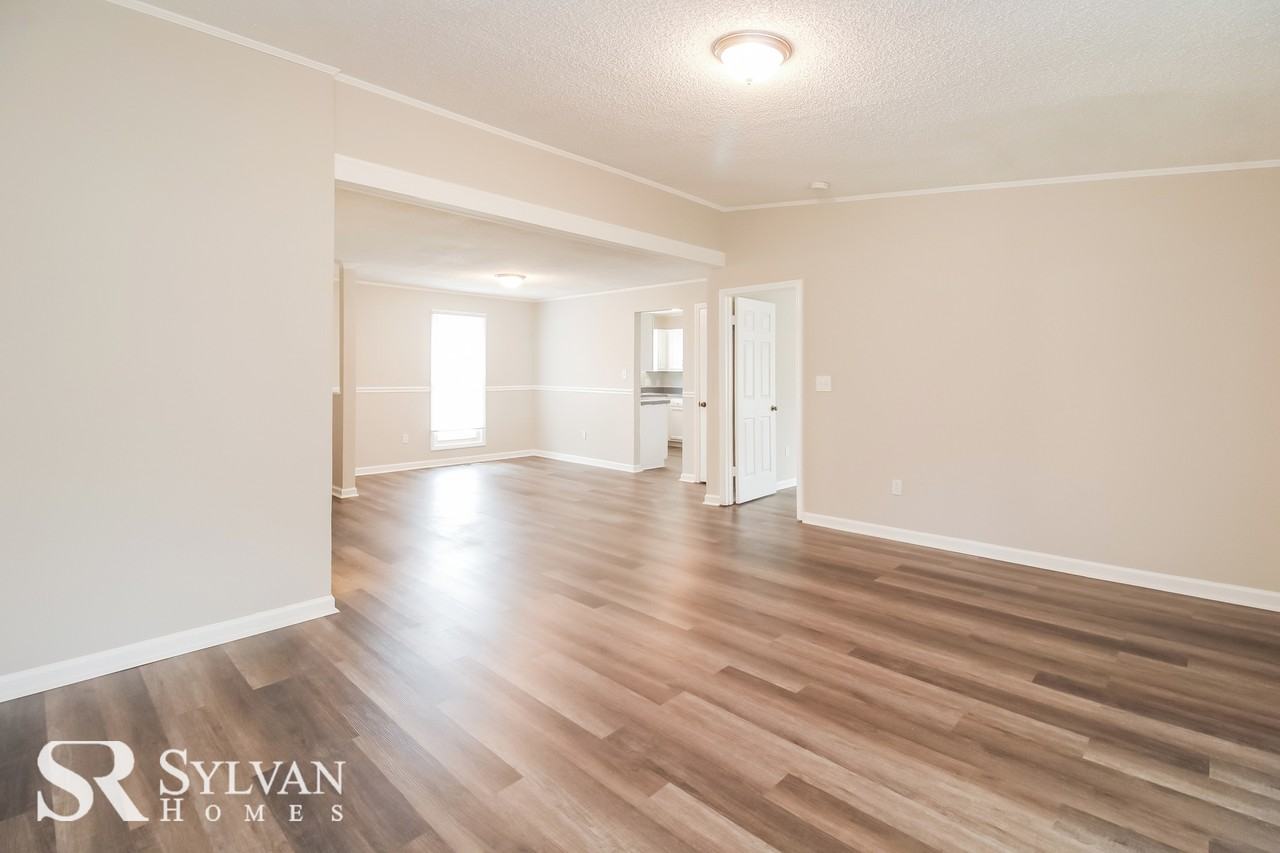 1101 N Jackson Ave - Photo 3 of 15