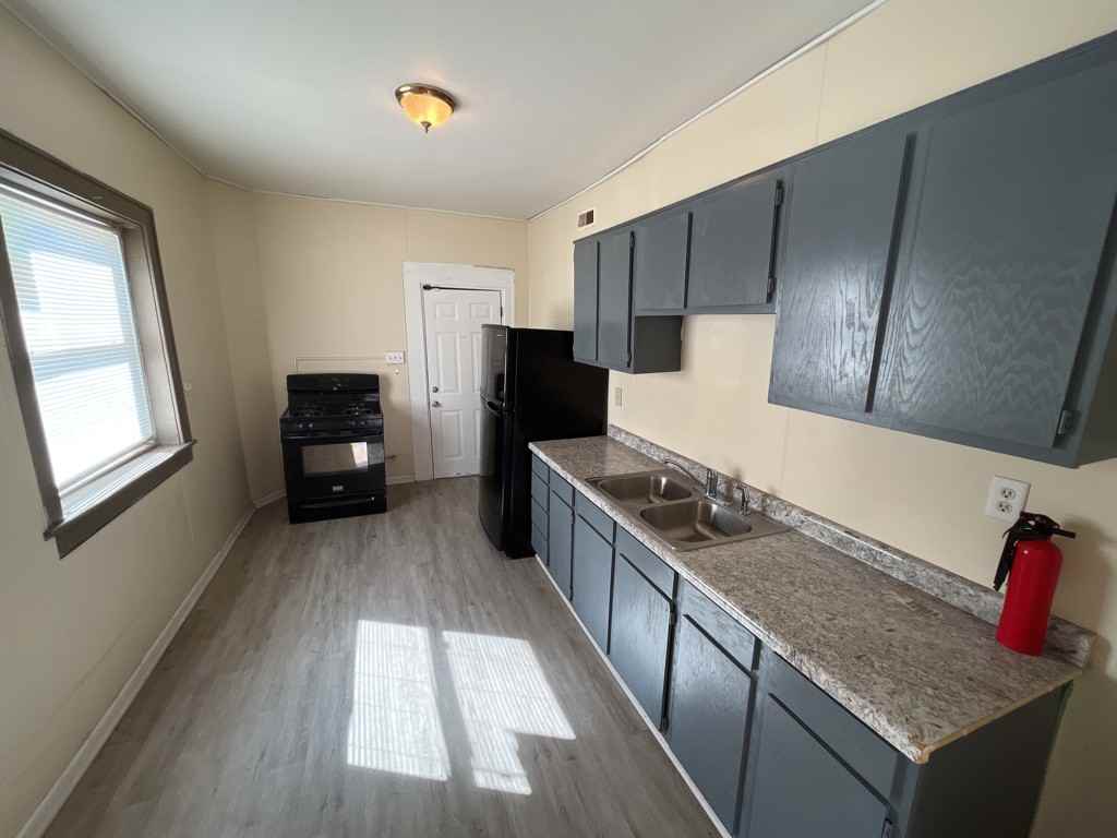 672 Connecticut St - Photo 3 of 5