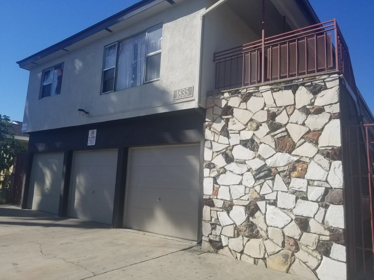 1835 Locust Ave - Photo 2 of 5