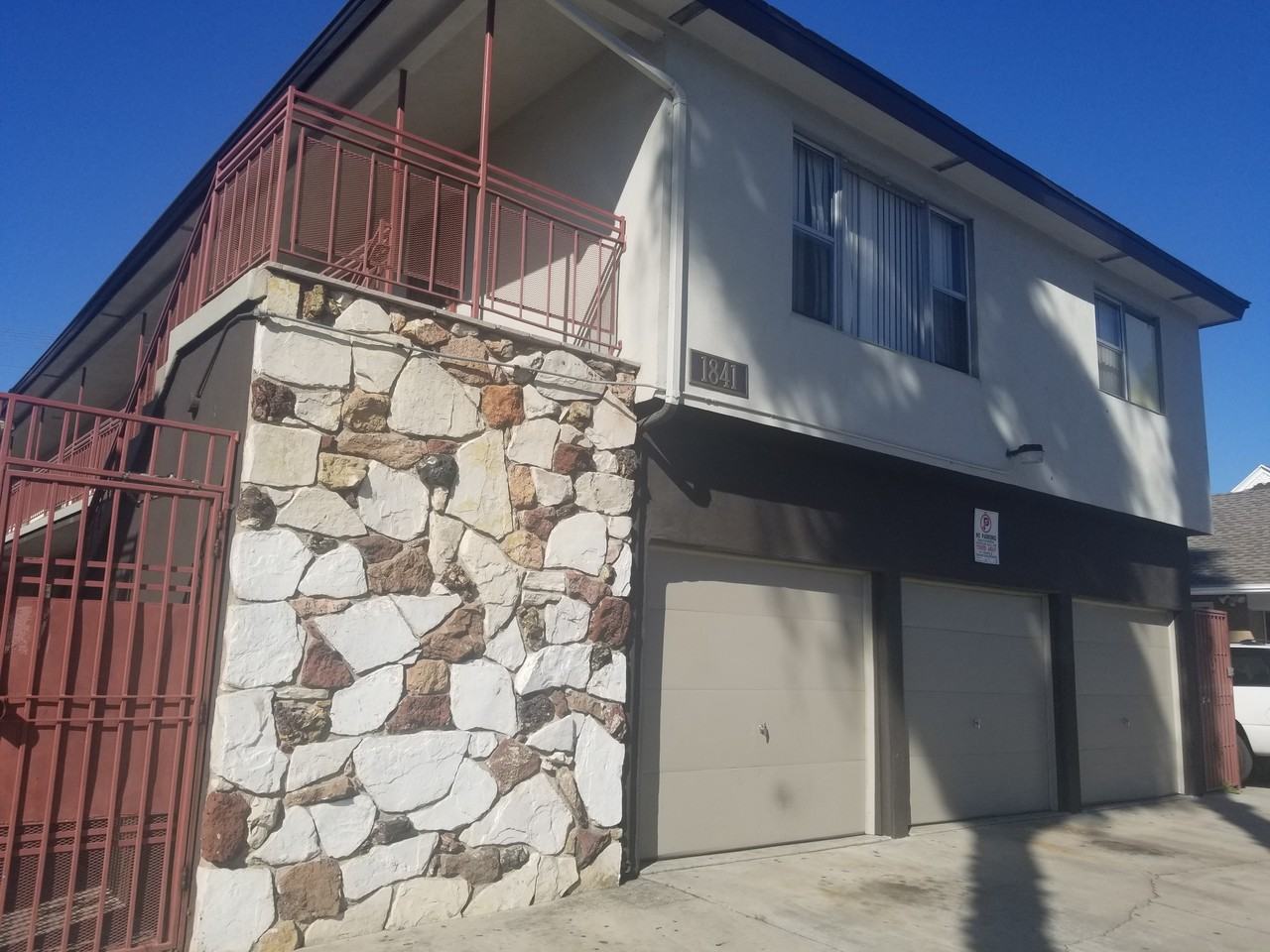 1835 Locust Ave - Photo 3 of 5