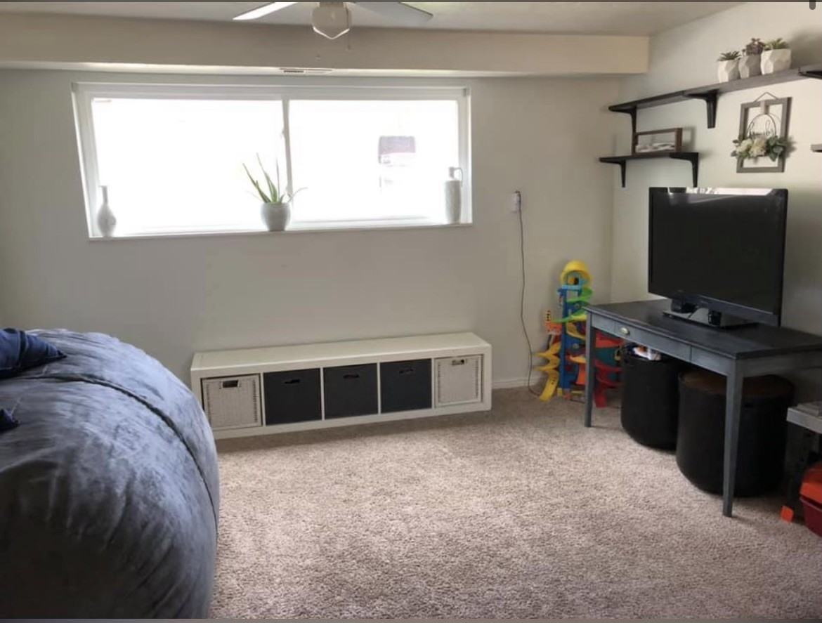 786 W 2000 N - Photo 2 of 11