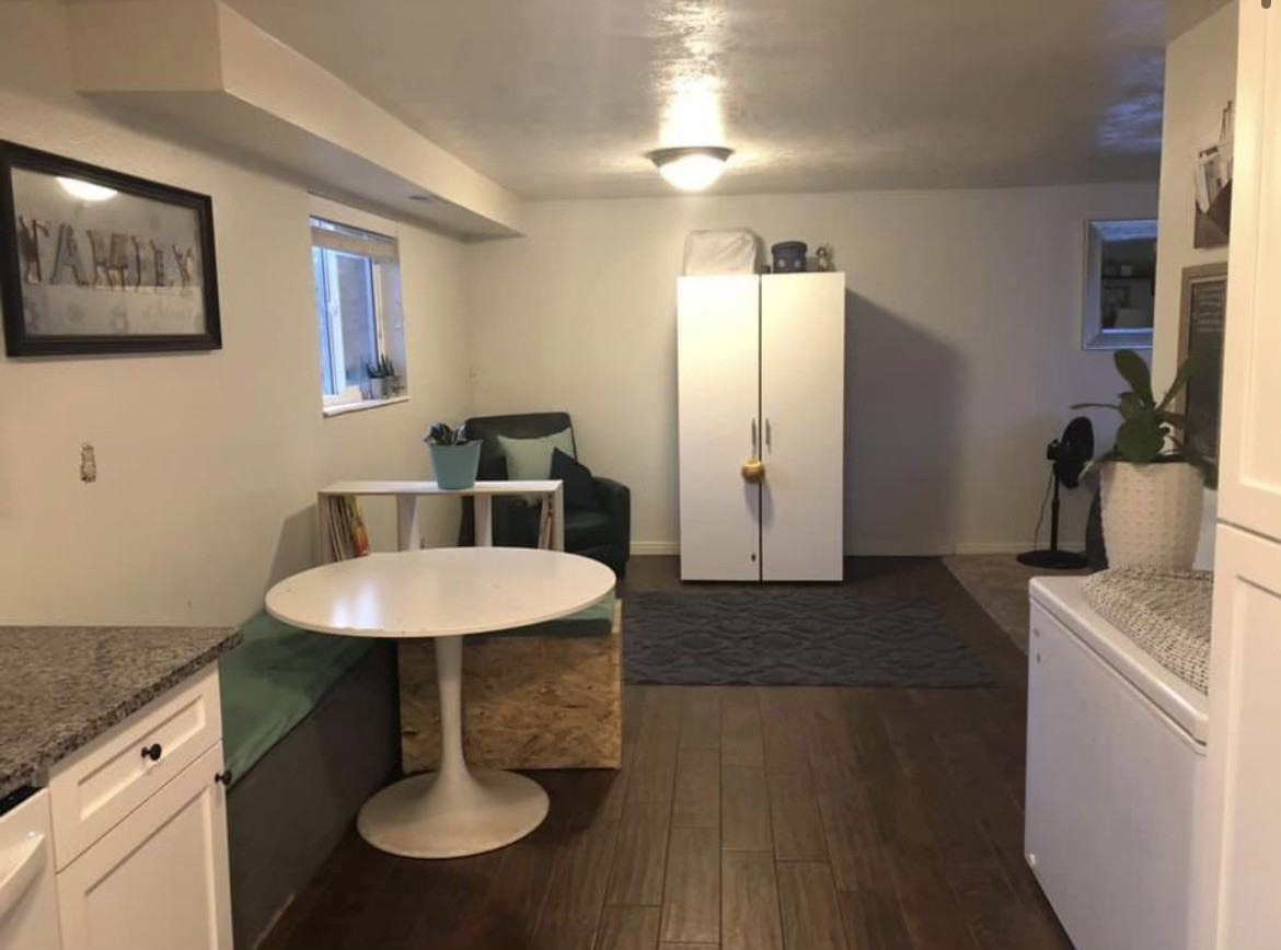 786 W 2000 N - Photo 3 of 11