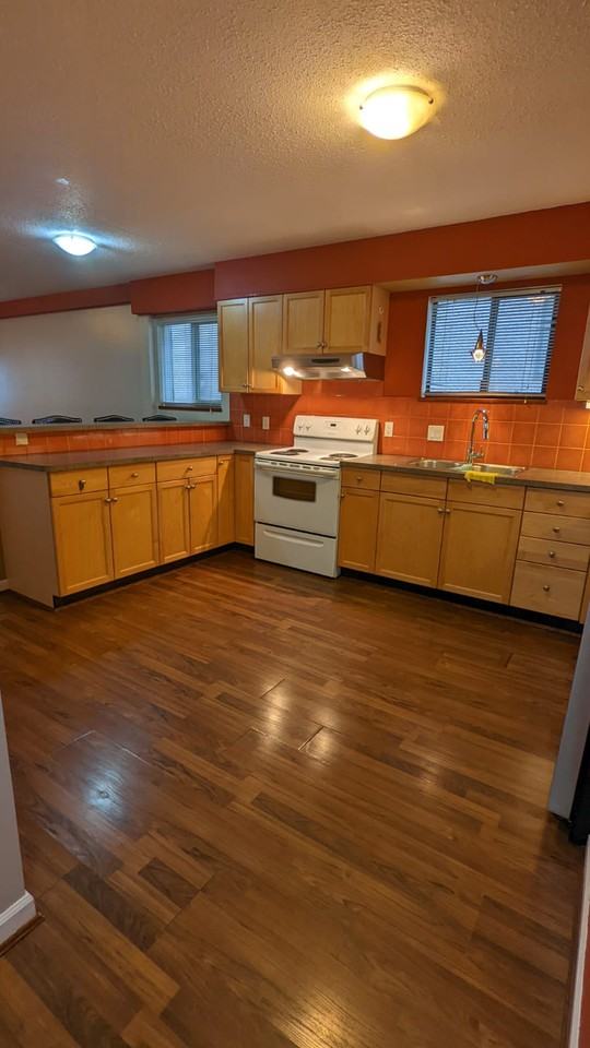 4621 Pender St - Photo 2 of 8
