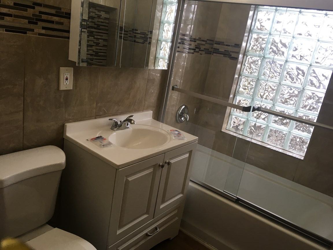 328 East Knapp Street - Photo 3 of 9