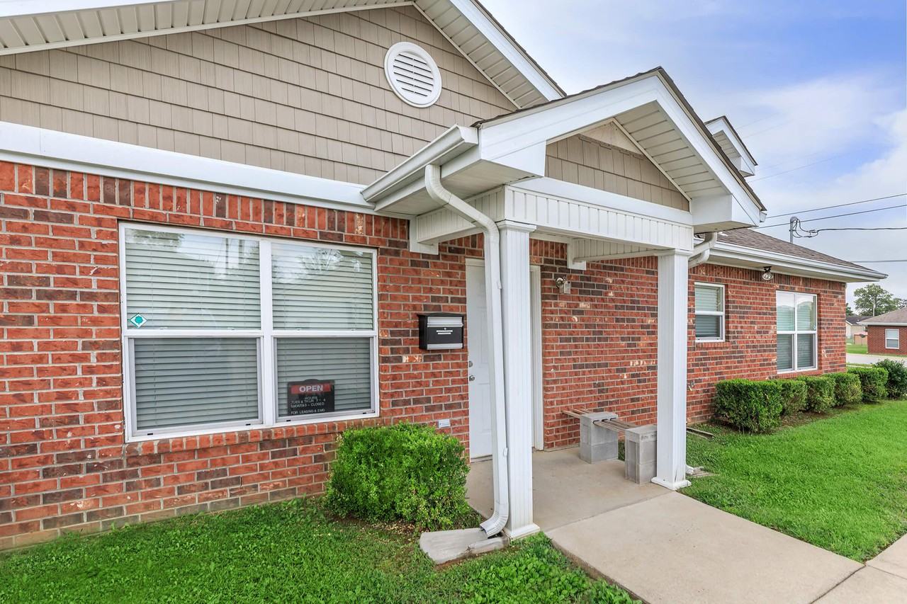Clarktown Landing Apartments 300 Berkley Ct, Hopkinsville, KY 42240
