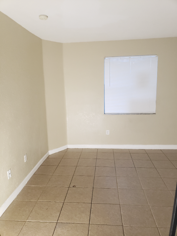 2903 Sw 17Th Ave #106 - Photo 5 of 12