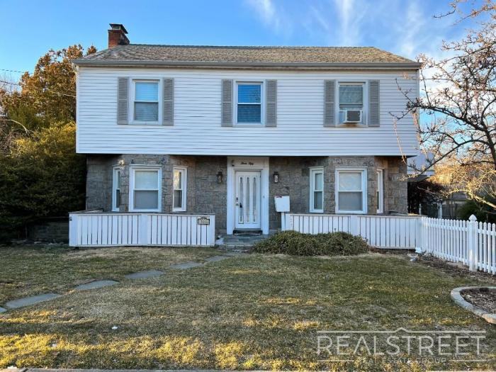 350 Livingston Pl - Photo 2 of 20