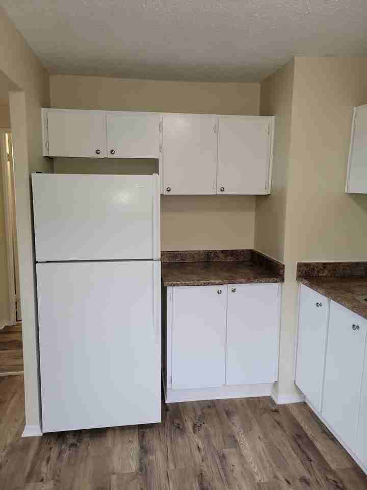 Cote Manor - Photo 2 of 4