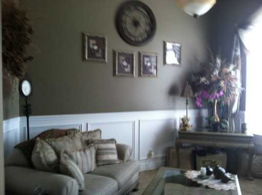 574 Aspen Dr - Photo 2 of 12