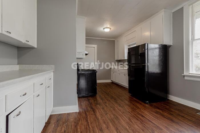 204 S Adair St - Photo 3 of 11