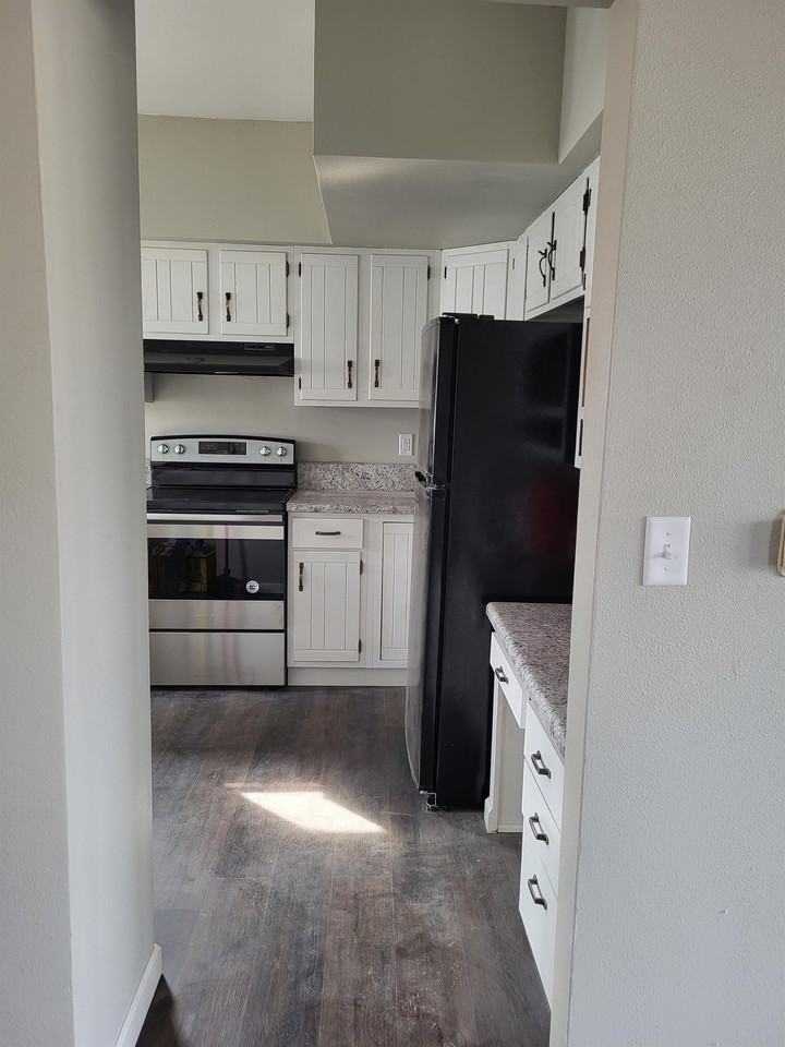 529 Sullivan Ave #1 - Photo 4 of 12