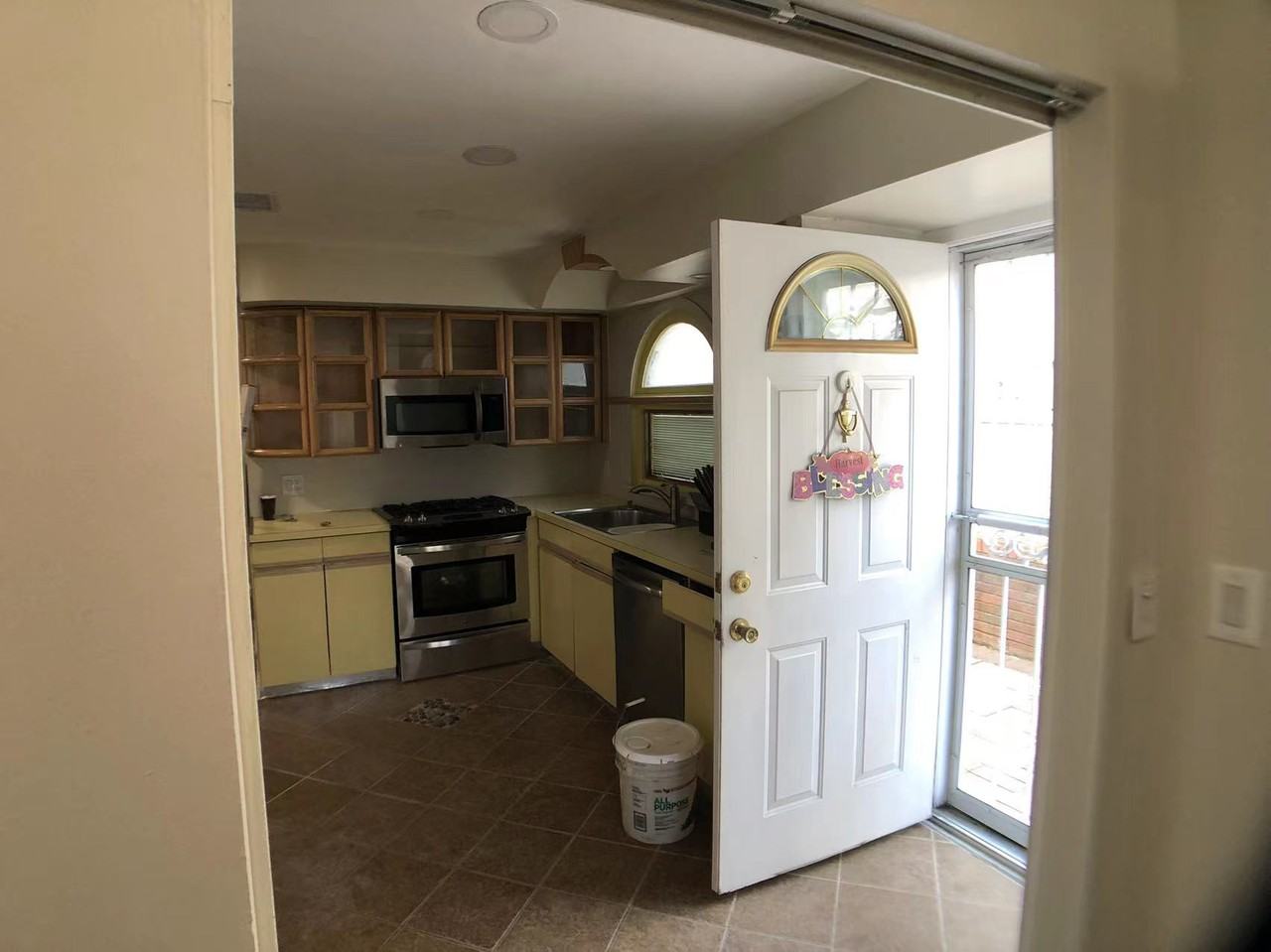 225 Arlene St - Photo 3 of 10