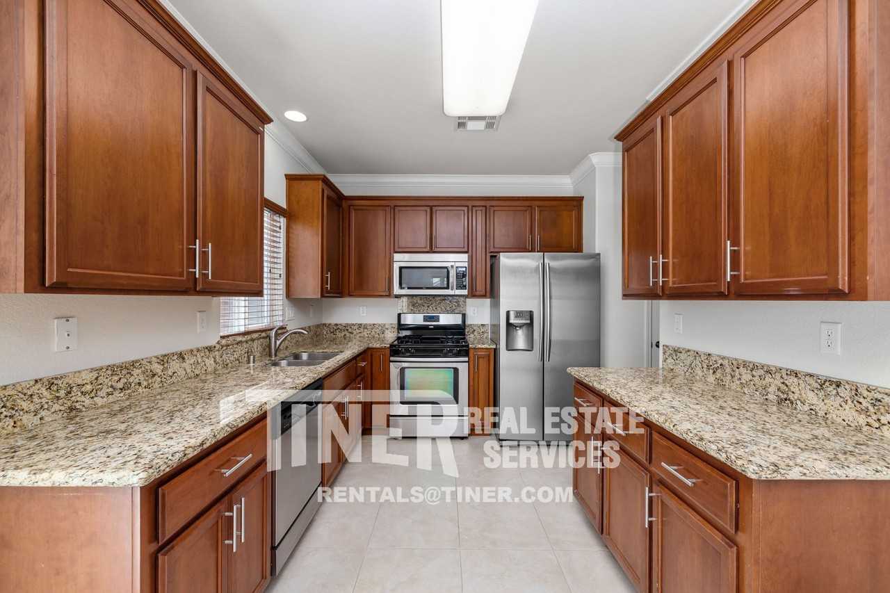 1707 Grey Bunny Dr - Photo 3 of 37