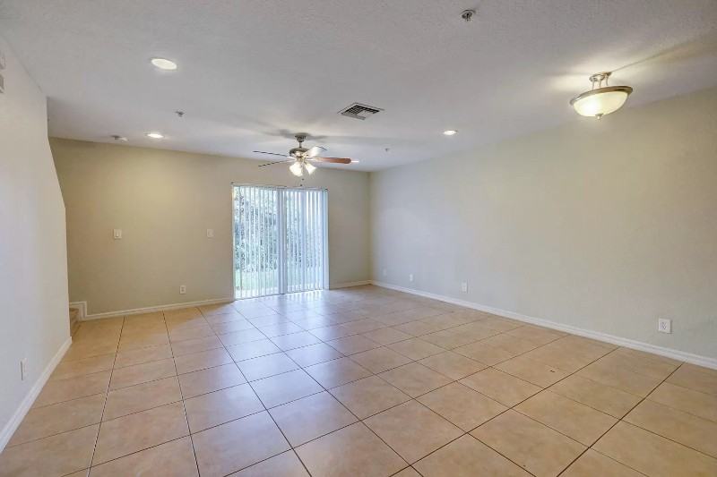 5273 Se Jennings Ln - Photo 4 of 27