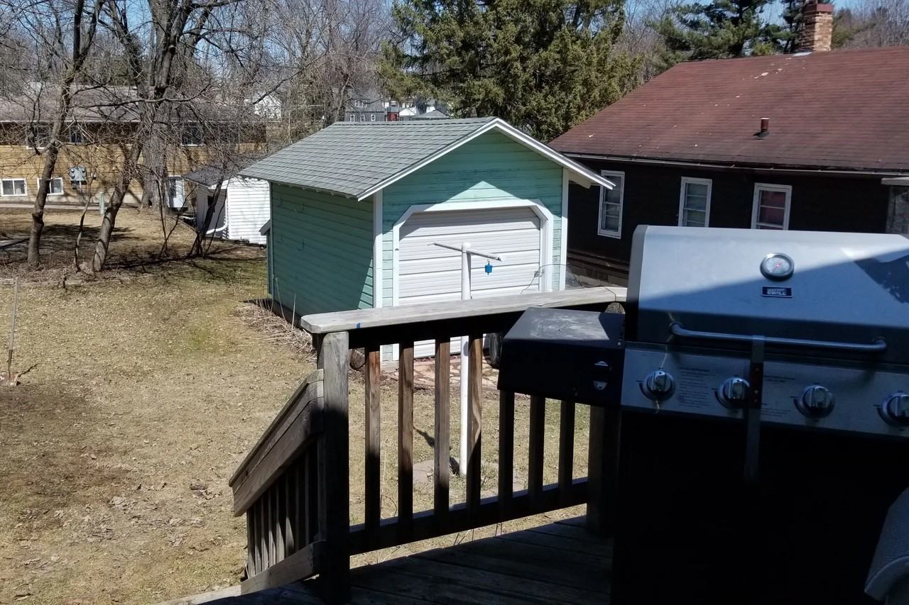 318 W Grove St - Photo 2 of 11