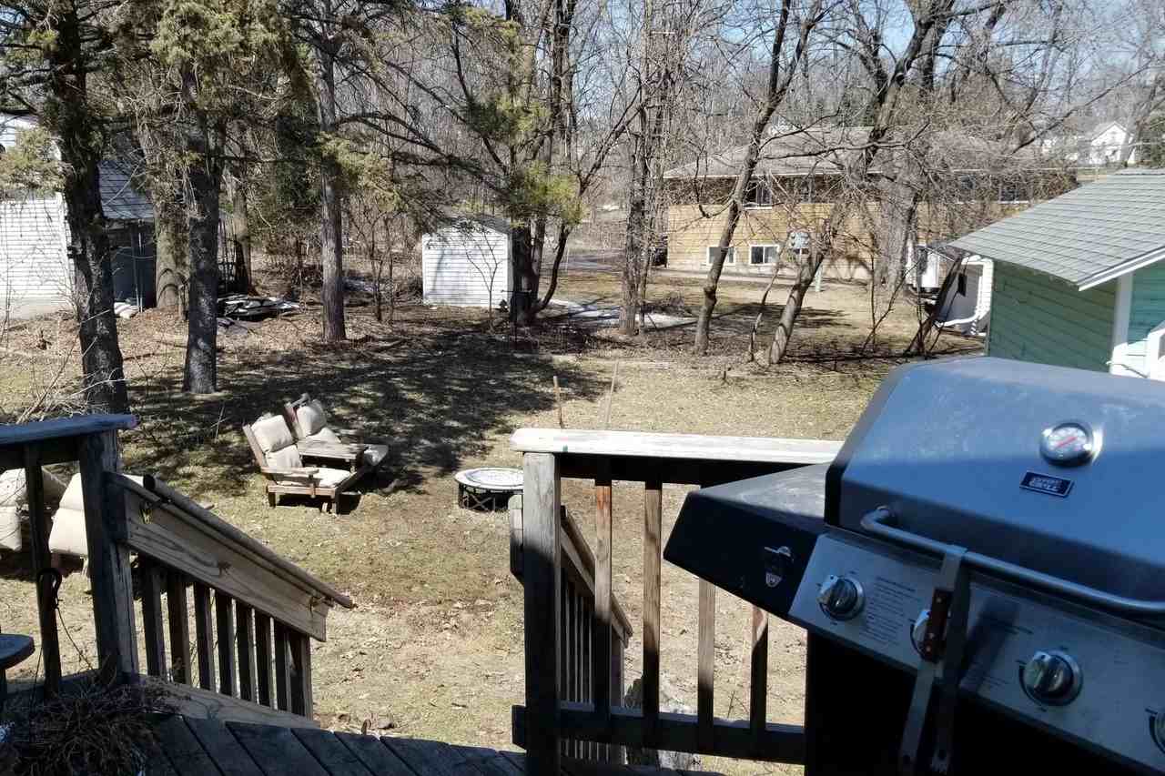 318 W Grove St - Photo 3 of 11