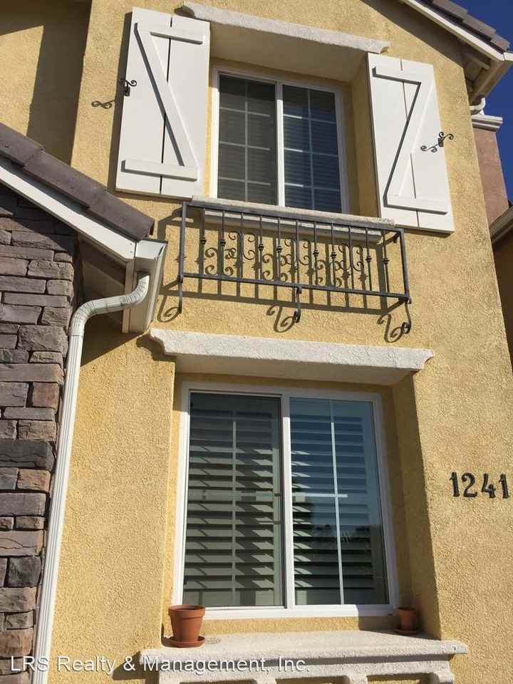 1241 Dominica Dr - Photo 3 of 27