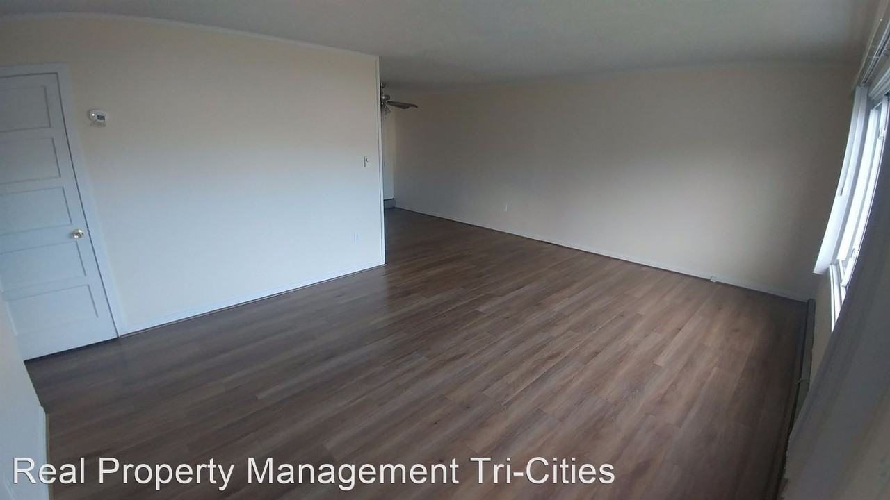 1003 Torbett St - Photo 2 of 8