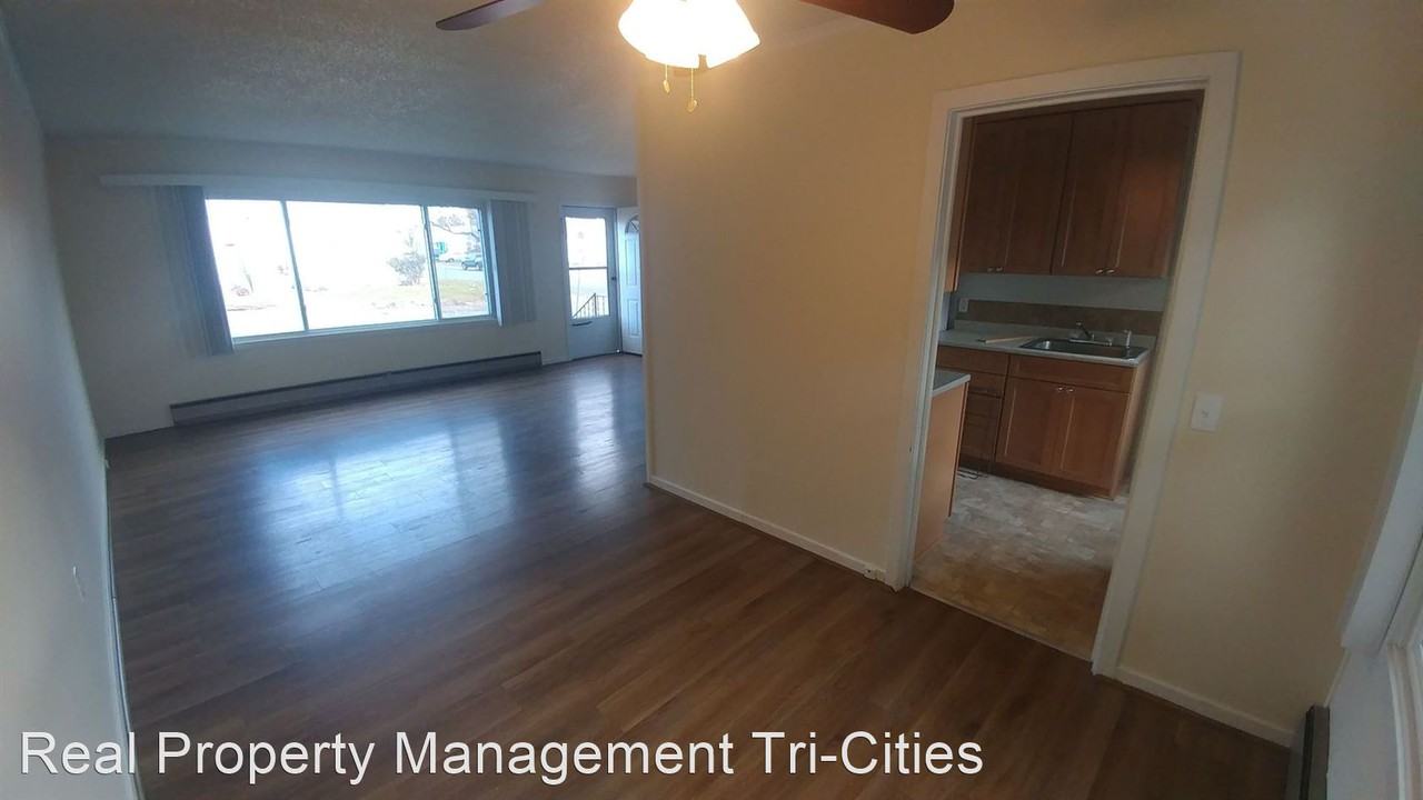 1003 Torbett St - Photo 3 of 8