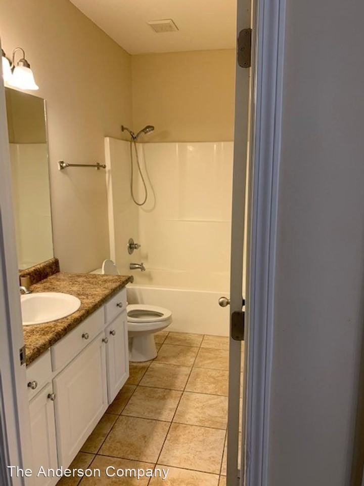 144 Hedgerow Dr - Photo 3 of 14