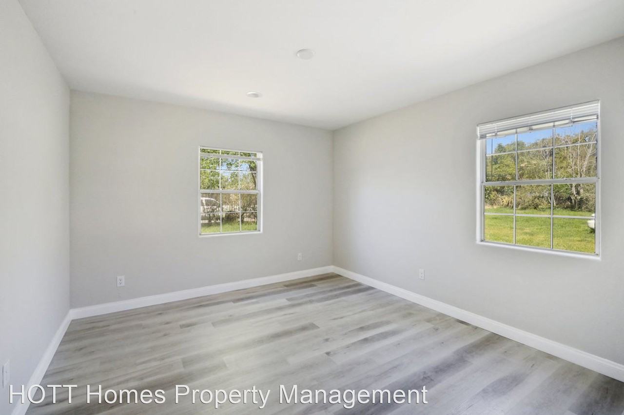 2351 N State St - Photo 3 of 30