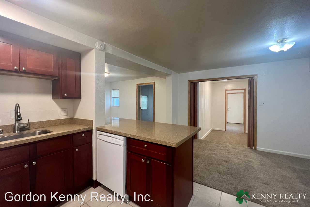 337 A St - Photo 2 of 9