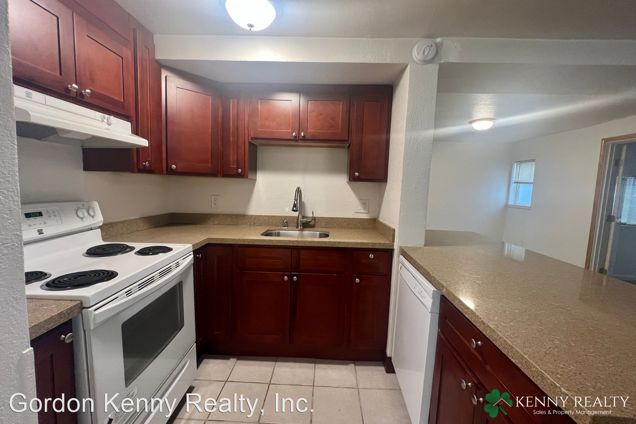 337 A St - Photo 3 of 9