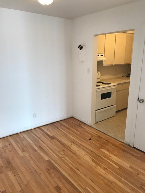 2370 Rue Gold — photo 1