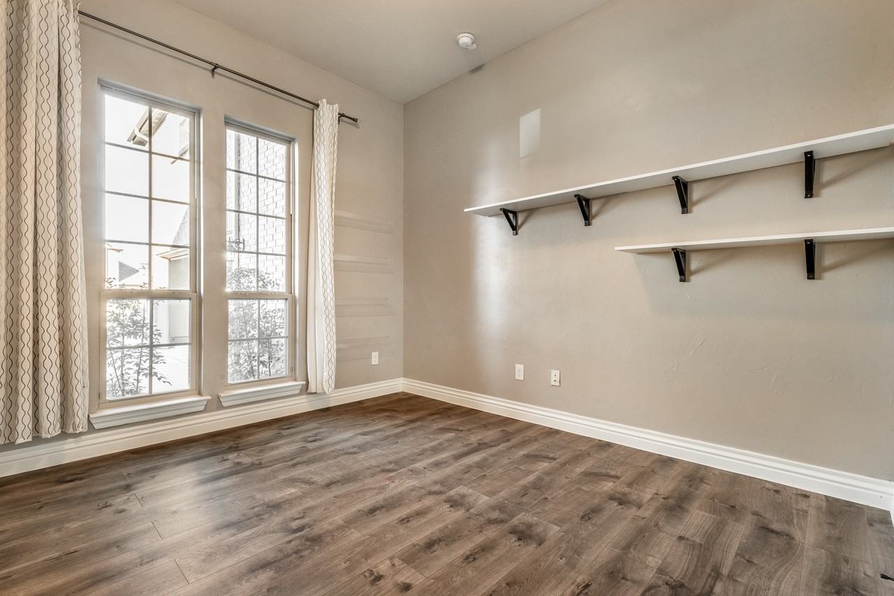 2304 Nw 156th St #1 - Photo 3 of 23