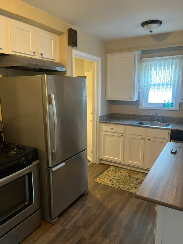 22106 Lambrecht Ave - Photo 3 of 10