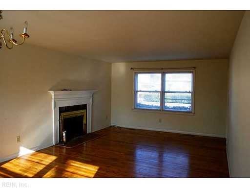 11 Gainsborough Pl - Photo 3 of 5