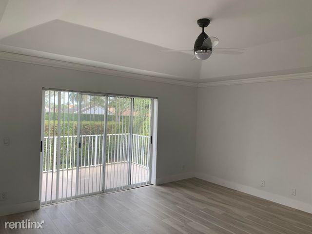 19706 Dinner Key Dr - Photo 2 of 10