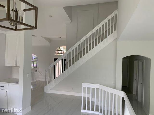 19706 Dinner Key Dr - Photo 3 of 10