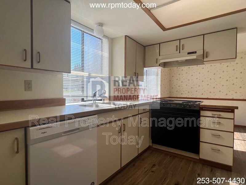 1317 Contra Costa Ave - Photo 3 of 15