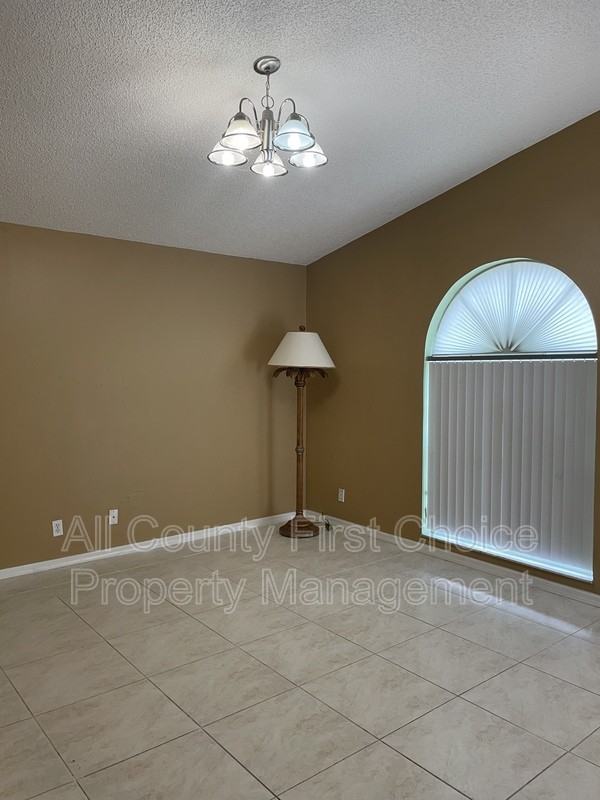 3229 23rd St N - Photo 3 of 18