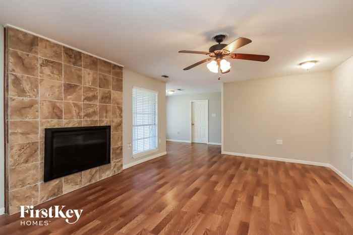 538 Robert E Lee Dr - Photo 3 of 14