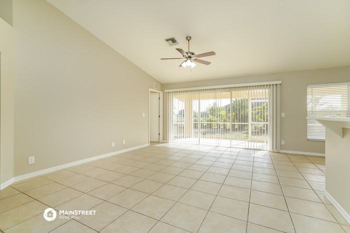 2805 Nw 8th Pl - Photo 3 of 16