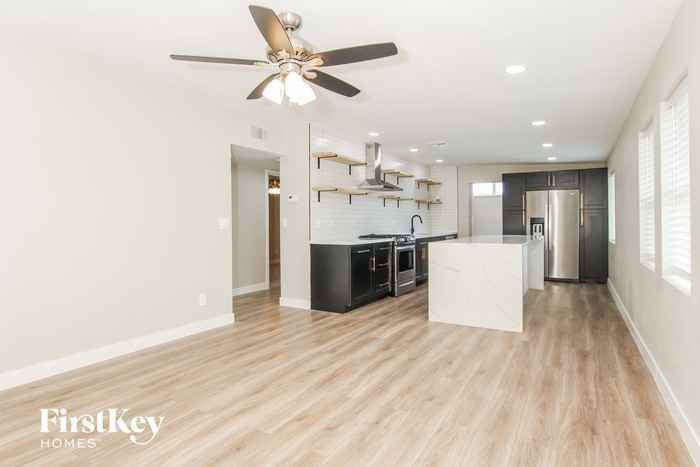 4616 N 29th Ave - Photo 3 of 15