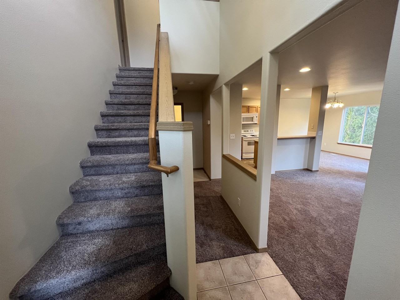 414 91st Ave Se #B - Photo 5 of 40