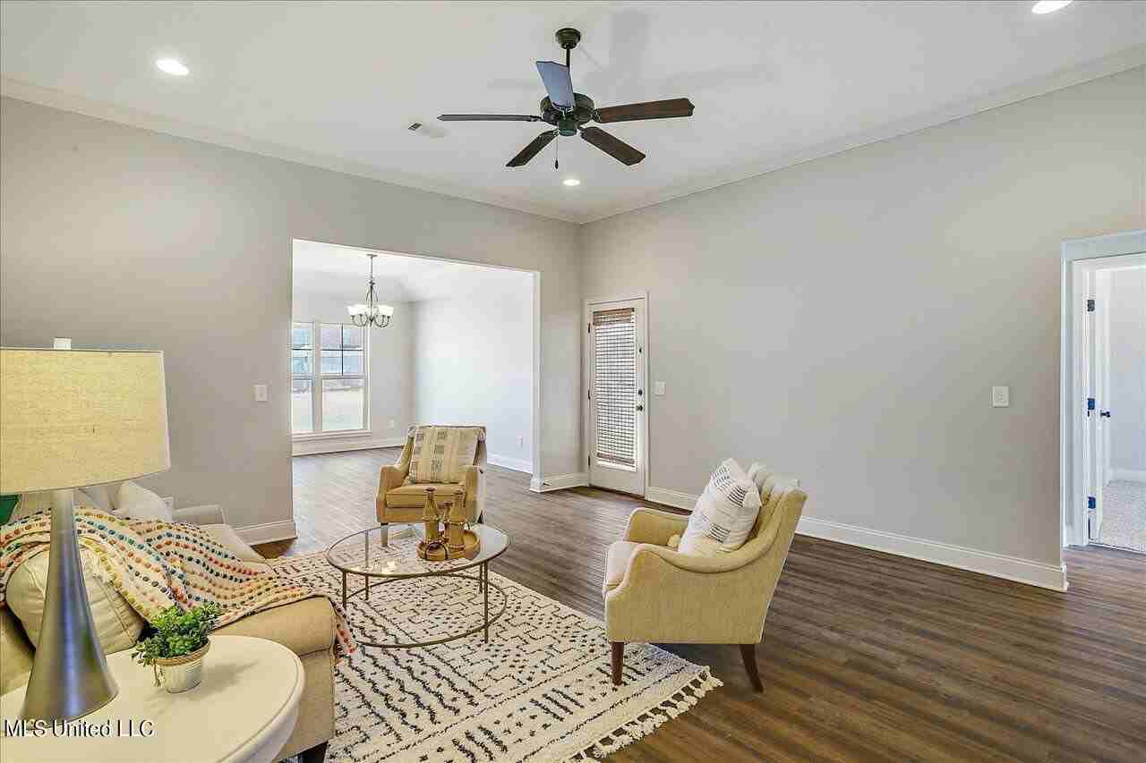 110 Harvey Cir #1 - Photo 3 of 10