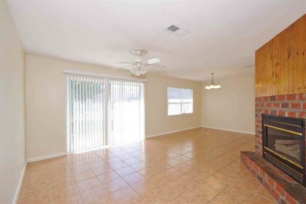 983 Nagle Dr - Photo 3 of 18