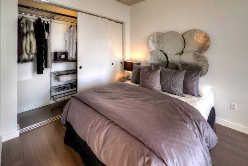 625 W Division St - Photo 4 of 16