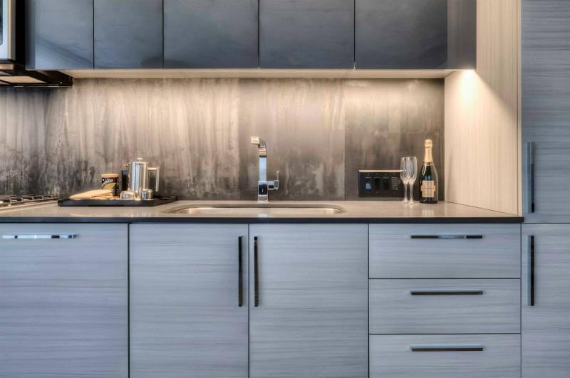 625 W Division St - Photo 7 of 16