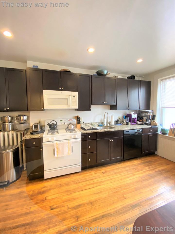 9 Fairfield St #1R - Photo 3 of 23