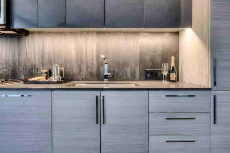 625 W Division St - Photo 4 of 13