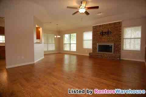 2509 Bayberry Ln - Photo 2 of 15