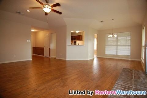 2509 Bayberry Ln - Photo 3 of 15